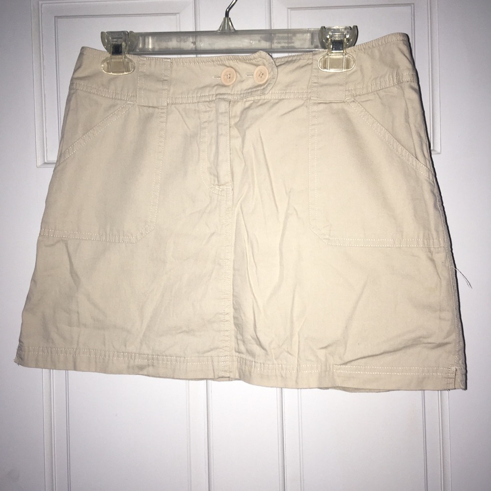 New York & Company tan/khaki skort (skirt/shorts)
